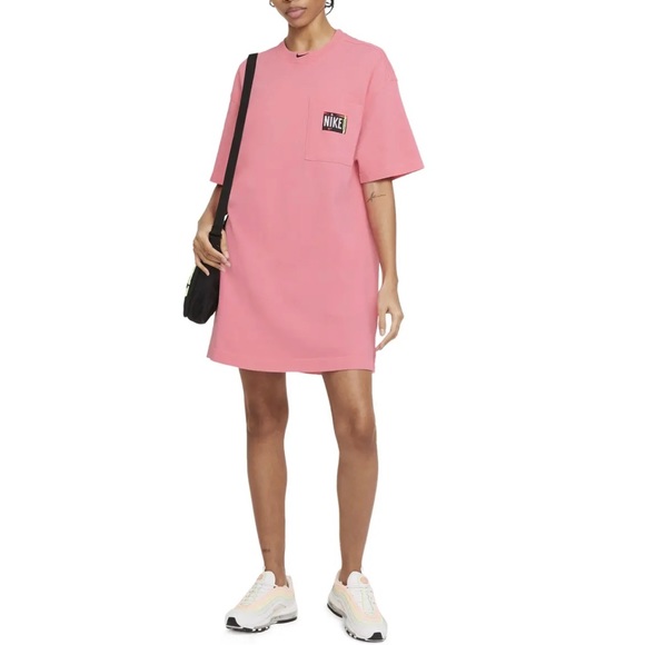 NIKE
Sportswear Washed T-shirt Dress
Size M - Picture 1 of 8